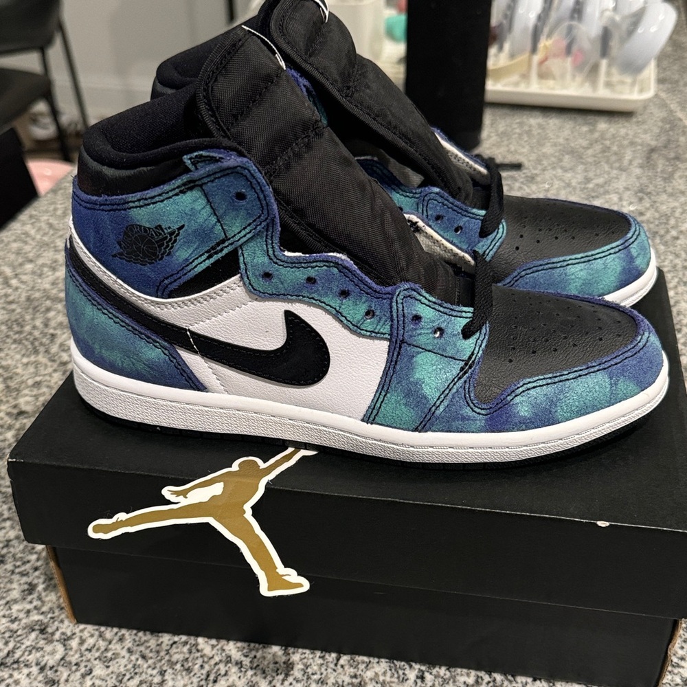 Nike High-Top Sneakers in Blue and Black
